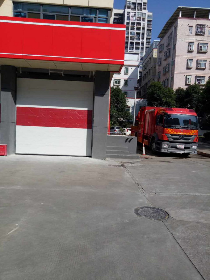 翻板車(chē)庫(kù)門(mén)