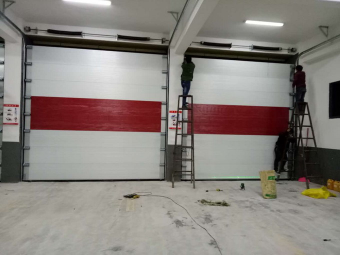 車(chē)庫(kù)門(mén)廠家